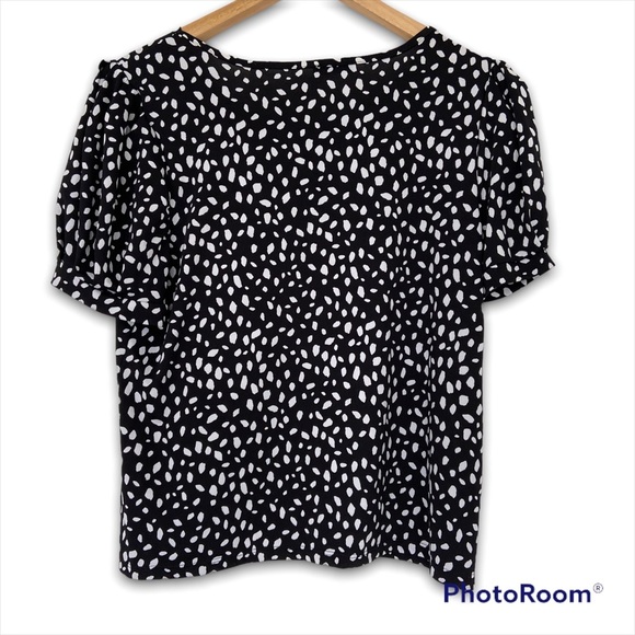 MERCER & MADISON BLACK AND WHITE TOP WITH SPOT PATTERN, PUFFED SLEEVES, LARGE - Picture 2 of 4